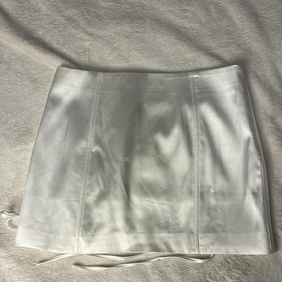 Dolls kill Nights out white mini skirt corset silky feel - Picture 4 of 4